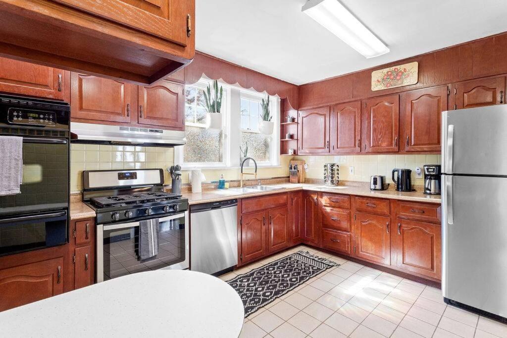 Ac 6br 2ba Quiet Retreat Location Apartment *