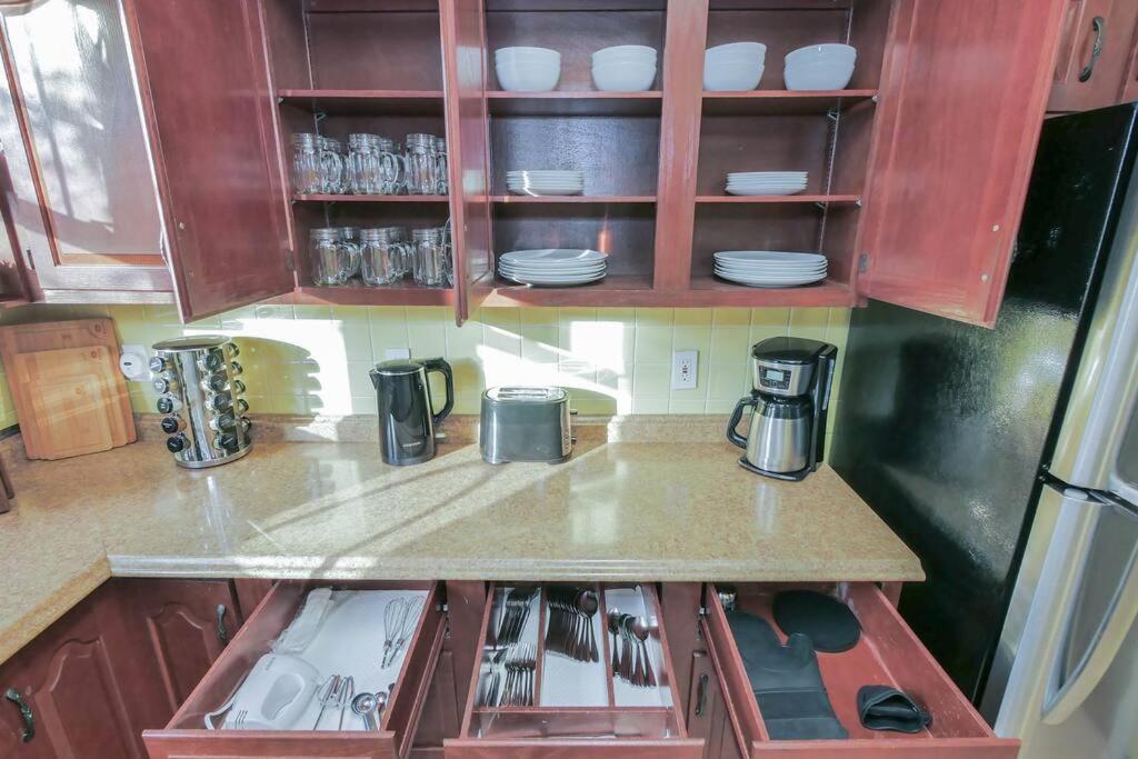 Ac 6br 2ba Quiet Retreat Location *